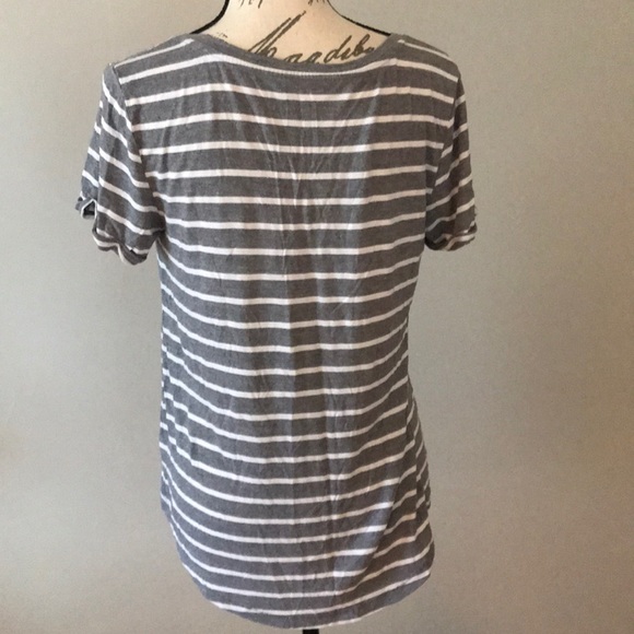 american eagle shirt in good condition - Picture 2 of 2